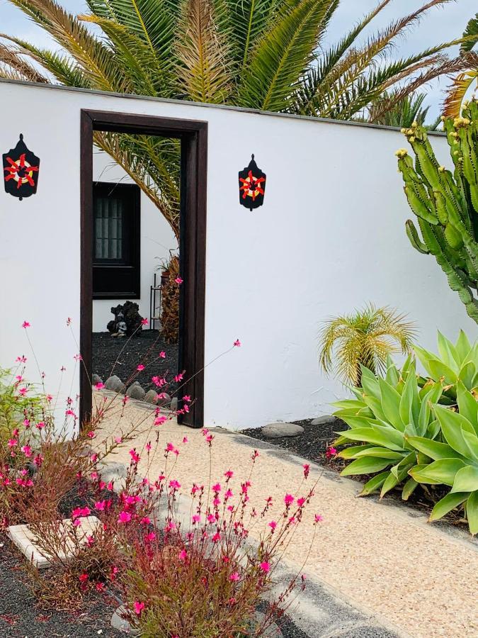 Lovely Villa Nico Playa Blanca, Hot Tub, Communal Pool Exterior photo