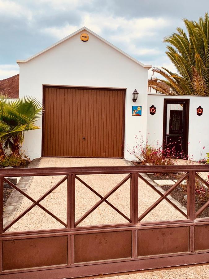 Lovely Villa Nico Playa Blanca, Hot Tub, Communal Pool Exterior photo