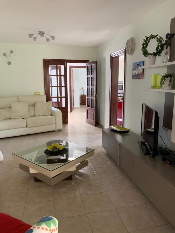 Lovely Villa Nico Playa Blanca, Hot Tub, Communal Pool Exterior photo